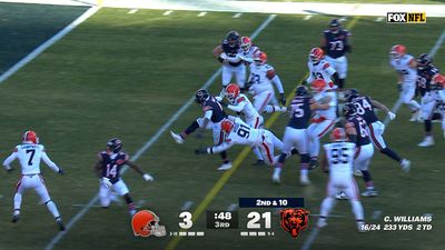 D'Andre Swift rushes for TOUGH 17-yard TD, extending Bears' lead over Browns | NFL Highlights