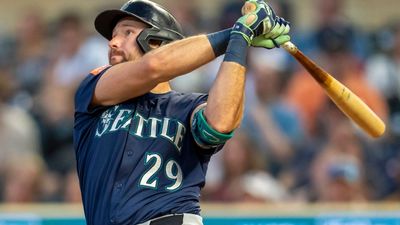 Raleigh hits MLB-leading 32nd HR in Mariners' win