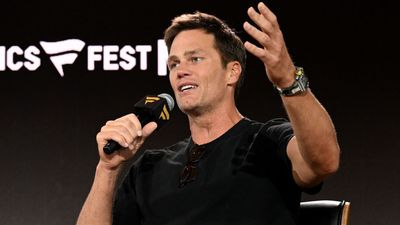 NFL: Brady didn't violate rules in Raiders booth