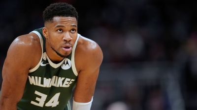 Giannis returns for Bucks' Cup game vs. Knicks