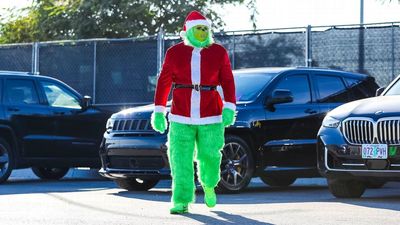 Chargers in Christmas spirit early with Grinch mask, topping NFL arrivals