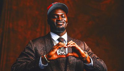 2026-27 NFL Offensive Rookie of the Year Odds: Love or Mendoza Favored Early?