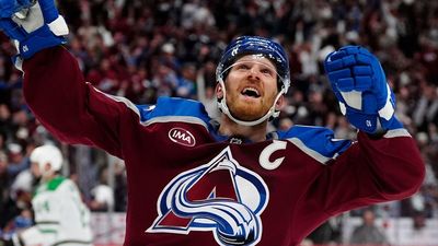 Landeskog scores 1st NHL goal in nearly 3 years