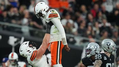 Sanders shines in first start; Browns mum on QB1